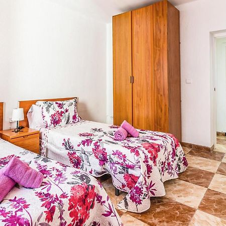 Beautiful Apartment In Cordoba With Kitchenette Extérieur photo